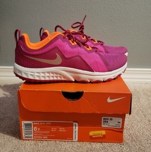 Nike Mak (GS) Size 6Y- Brand New (Retail $65)